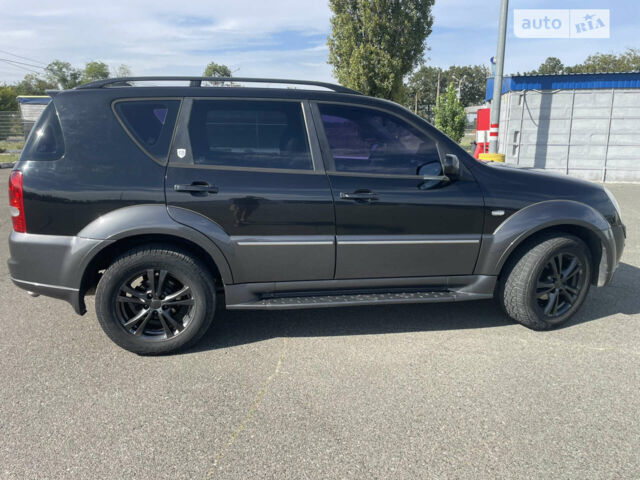 Чорний Cанг Йонг Rexton, об'ємом двигуна 2 л та пробігом 179 тис. км за 9999 $, фото 4 на Automoto.ua