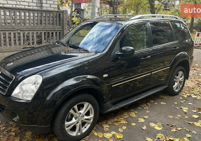 Чорний Cанг Йонг Rexton, об'ємом двигуна 2.7 л та пробігом 220 тис. км за 11000 $, фото 1 на Automoto.ua