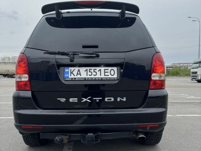 Черный Cанг Йонг Рекстон, объемом двигателя 2.7 л и пробегом 247 тыс. км за 10000 $, фото 12 на Automoto.ua