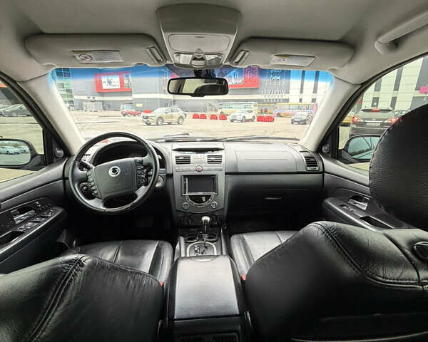 Черный Cанг Йонг Рекстон, объемом двигателя 2.7 л и пробегом 219 тыс. км за 10800 $, фото 18 на Automoto.ua