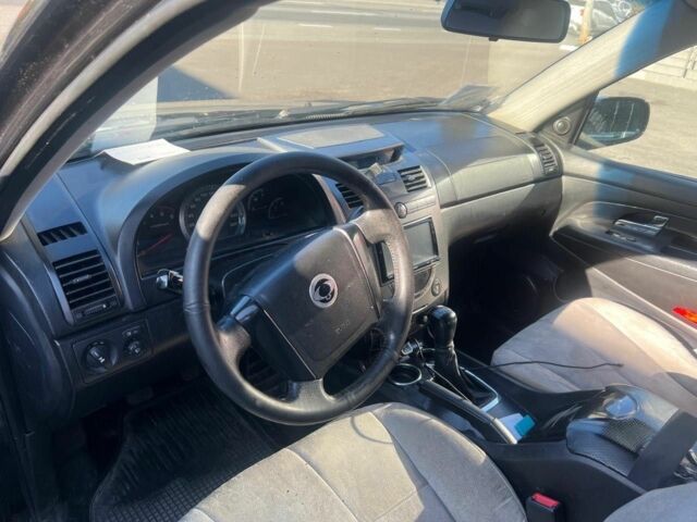 Черный Cанг Йонг Рекстон, объемом двигателя 2.7 л и пробегом 253 тыс. км за 7809 $, фото 4 на Automoto.ua