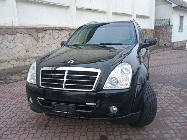 Черный Cанг Йонг Рекстон, объемом двигателя 0 л и пробегом 200 тыс. км за 5800 $, фото 3 на Automoto.ua