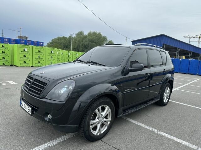 Черный Cанг Йонг Рекстон, объемом двигателя 2.7 л и пробегом 247 тыс. км за 10000 $, фото 3 на Automoto.ua