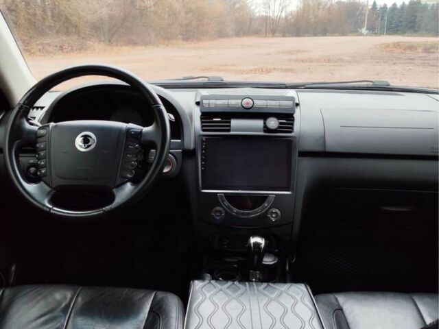 Черный Cанг Йонг Рекстон, объемом двигателя 2.7 л и пробегом 250 тыс. км за 9000 $, фото 3 на Automoto.ua