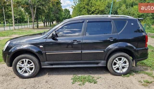 Чорний Cанг Йонг Rexton, об'ємом двигуна 2.7 л та пробігом 169 тис. км за 11600 $, фото 3 на Automoto.ua
