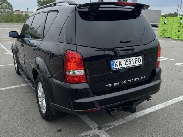 Черный Cанг Йонг Рекстон, объемом двигателя 2.7 л и пробегом 247 тыс. км за 10000 $, фото 11 на Automoto.ua