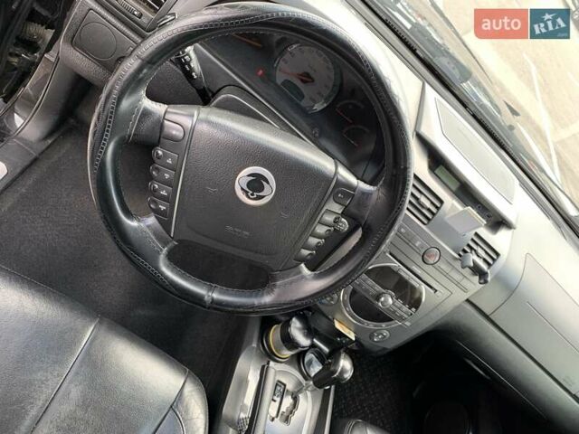 Чорний Cанг Йонг Rexton, об'ємом двигуна 2.7 л та пробігом 200 тис. км за 10500 $, фото 13 на Automoto.ua