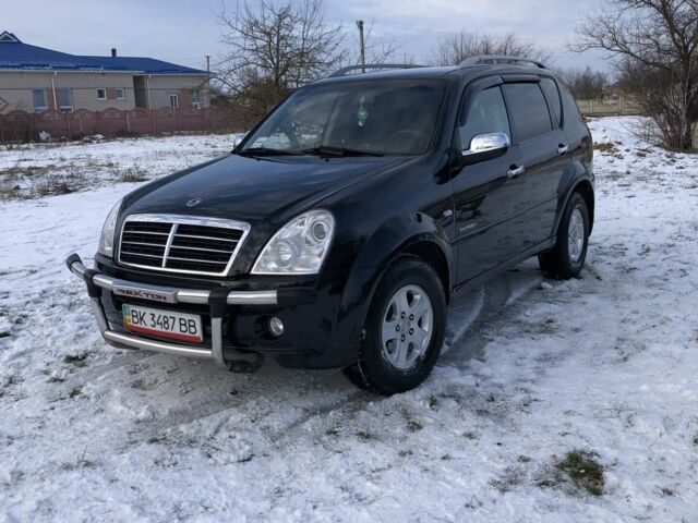 Черный Cанг Йонг Рекстон, объемом двигателя 2.7 л и пробегом 320 тыс. км за 10500 $, фото 6 на Automoto.ua