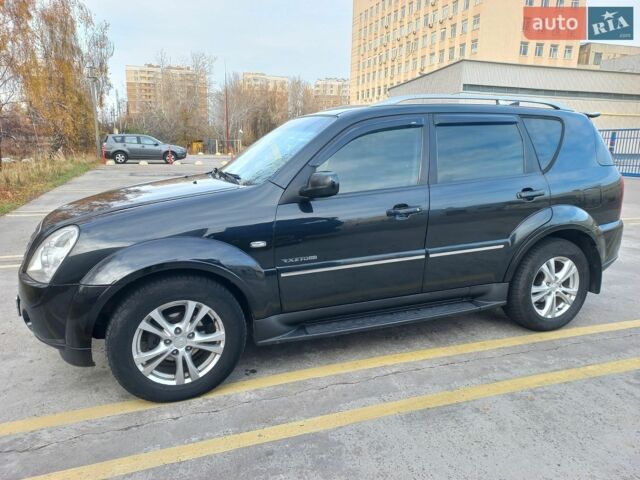 Чорний Cанг Йонг Rexton, об'ємом двигуна 2.7 л та пробігом 208 тис. км за 9000 $, фото 6 на Automoto.ua