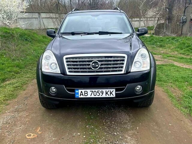 Черный Cанг Йонг Рекстон, объемом двигателя 2 л и пробегом 17200 тыс. км за 10600 $, фото 3 на Automoto.ua