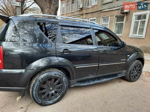 Черный Cанг Йонг Рекстон, объемом двигателя 2.7 л и пробегом 200 тыс. км за 10199 $, фото 2 на Automoto.ua