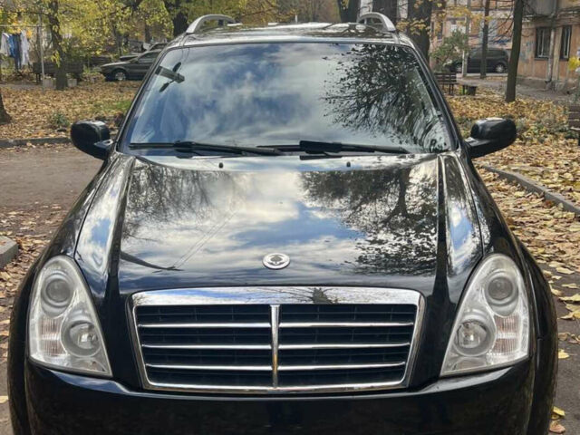 Чорний Cанг Йонг Rexton, об'ємом двигуна 2.7 л та пробігом 220 тис. км за 11000 $, фото 3 на Automoto.ua