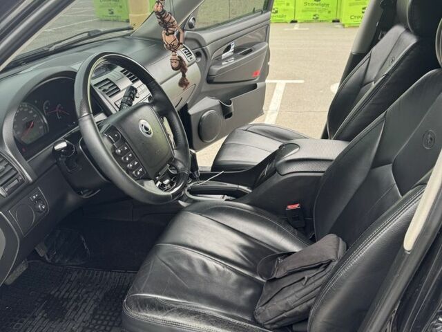 Черный Cанг Йонг Рекстон, объемом двигателя 2.7 л и пробегом 247 тыс. км за 10000 $, фото 16 на Automoto.ua