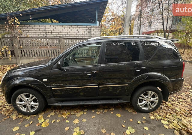 Чорний Cанг Йонг Rexton, об'ємом двигуна 2.7 л та пробігом 220 тис. км за 11000 $, фото 2 на Automoto.ua