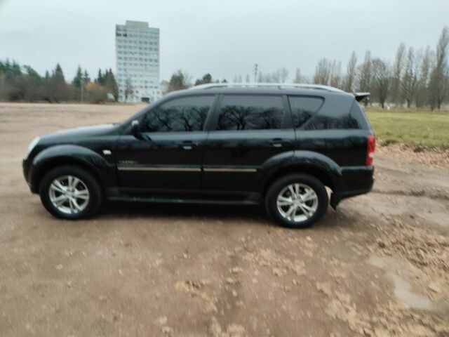 Черный Cанг Йонг Рекстон, объемом двигателя 2.7 л и пробегом 250 тыс. км за 9000 $, фото 4 на Automoto.ua