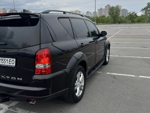 Черный Cанг Йонг Рекстон, объемом двигателя 2.7 л и пробегом 247 тыс. км за 10000 $, фото 13 на Automoto.ua