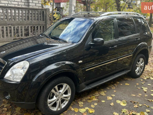 Чорний Cанг Йонг Rexton, об'ємом двигуна 2.7 л та пробігом 220 тис. км за 11000 $, фото 1 на Automoto.ua