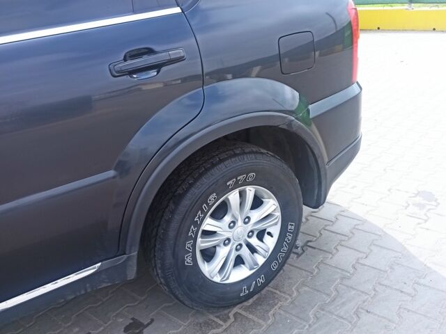 Черный Cанг Йонг Рекстон, объемом двигателя 2.7 л и пробегом 95 тыс. км за 17000 $, фото 13 на Automoto.ua