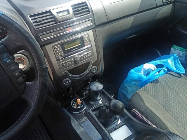 Черный Cанг Йонг Рекстон, объемом двигателя 2.7 л и пробегом 95 тыс. км за 17000 $, фото 9 на Automoto.ua