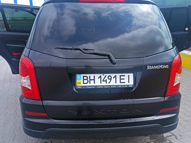Черный Cанг Йонг Рекстон, объемом двигателя 2.7 л и пробегом 95 тыс. км за 17000 $, фото 2 на Automoto.ua