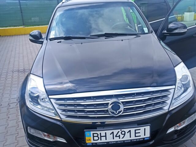 Черный Cанг Йонг Рекстон, объемом двигателя 2.7 л и пробегом 95 тыс. км за 17000 $, фото 1 на Automoto.ua