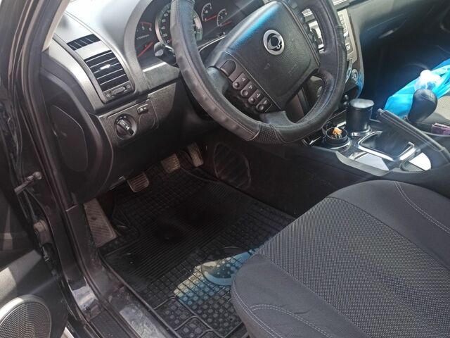 Черный Cанг Йонг Рекстон, объемом двигателя 2.7 л и пробегом 95 тыс. км за 17000 $, фото 6 на Automoto.ua