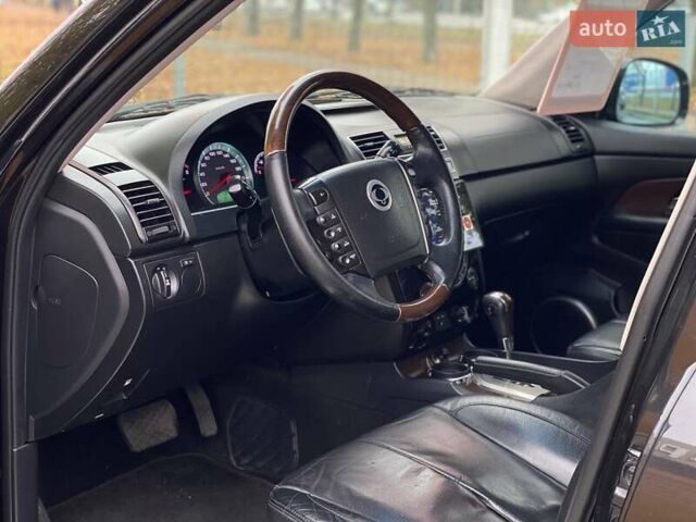 Черный Cанг Йонг Рекстон, объемом двигателя 2.7 л и пробегом 201 тыс. км за 10900 $, фото 8 на Automoto.ua