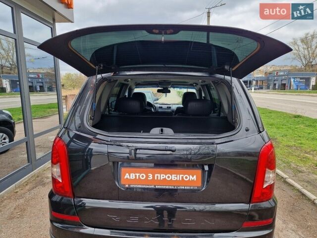 Чорний Cанг Йонг Rexton, об'ємом двигуна 2.7 л та пробігом 201 тис. км за 9500 $, фото 6 на Automoto.ua