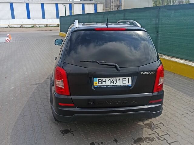 Черный Cанг Йонг Рекстон, объемом двигателя 2.7 л и пробегом 95 тыс. км за 17000 $, фото 4 на Automoto.ua