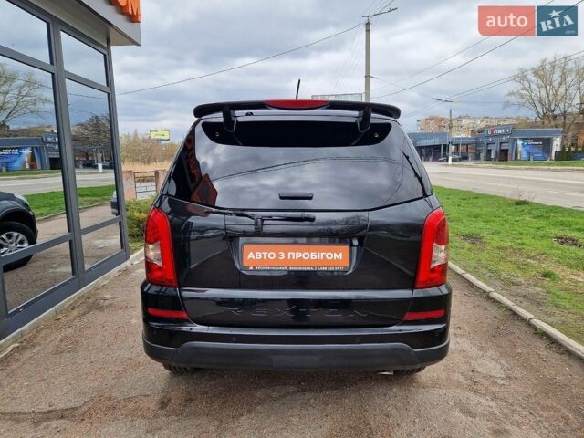Чорний Cанг Йонг Rexton, об'ємом двигуна 2.7 л та пробігом 201 тис. км за 9500 $, фото 3 на Automoto.ua