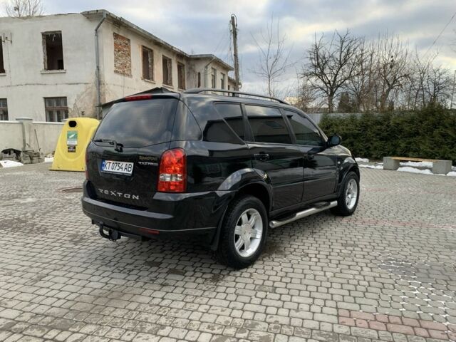 Чорний Cанг Йонг Rexton, об'ємом двигуна 2.7 л та пробігом 1 тис. км за 9500 $, фото 2 на Automoto.ua