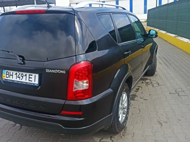 Черный Cанг Йонг Рекстон, объемом двигателя 2.7 л и пробегом 95 тыс. км за 17000 $, фото 10 на Automoto.ua
