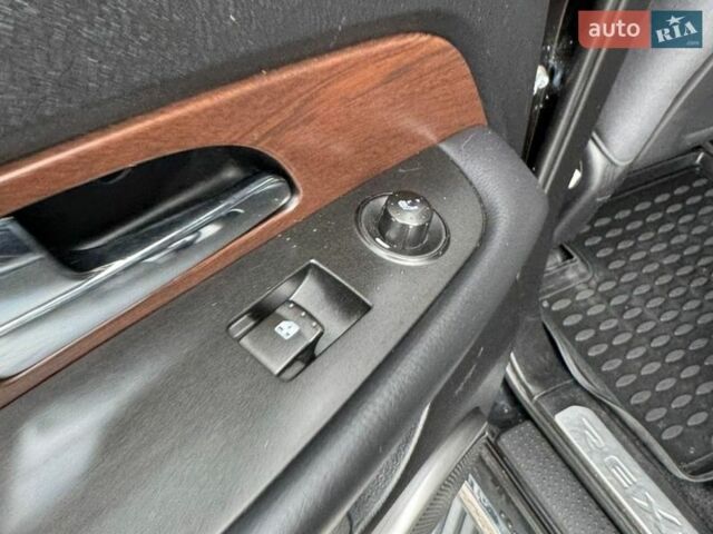 Чорний Cанг Йонг Rexton, об'ємом двигуна 2.7 л та пробігом 260 тис. км за 10400 $, фото 29 на Automoto.ua