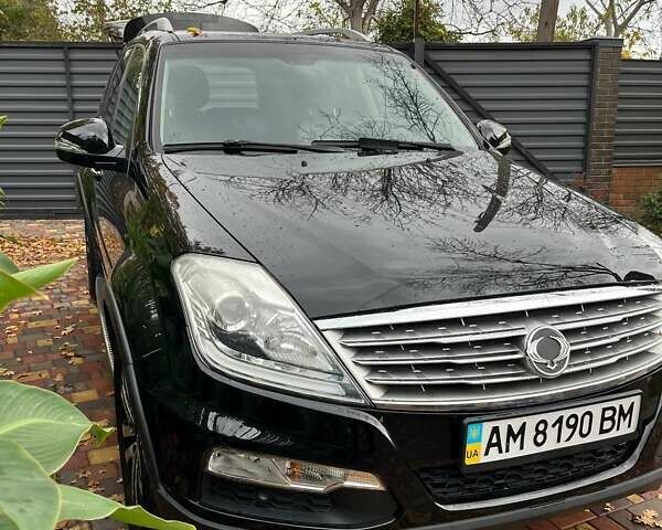 Черный Cанг Йонг Рекстон, объемом двигателя 2.7 л и пробегом 149 тыс. км за 12000 $, фото 5 на Automoto.ua