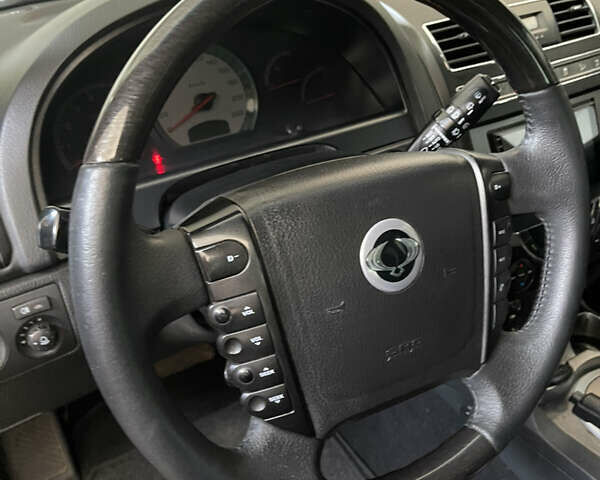 Чорний Cанг Йонг Rexton, об'ємом двигуна 2 л та пробігом 199 тис. км за 9300 $, фото 9 на Automoto.ua