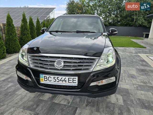 Чорний Cанг Йонг Rexton, об'ємом двигуна 2.7 л та пробігом 160 тис. км за 11500 $, фото 8 на Automoto.ua