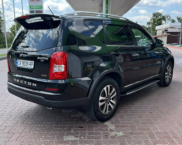 Чорний Cанг Йонг Rexton, об'ємом двигуна 2.7 л та пробігом 116 тис. км за 14000 $, фото 4 на Automoto.ua