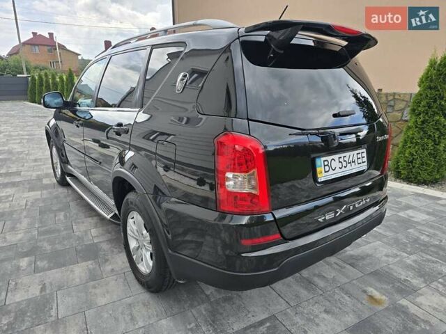 Чорний Cанг Йонг Rexton, об'ємом двигуна 2.7 л та пробігом 160 тис. км за 11500 $, фото 5 на Automoto.ua