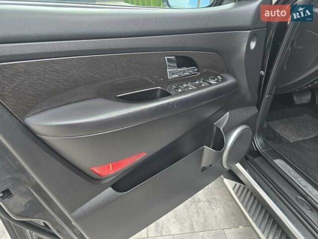 Чорний Cанг Йонг Rexton, об'ємом двигуна 2.7 л та пробігом 160 тис. км за 11500 $, фото 13 на Automoto.ua