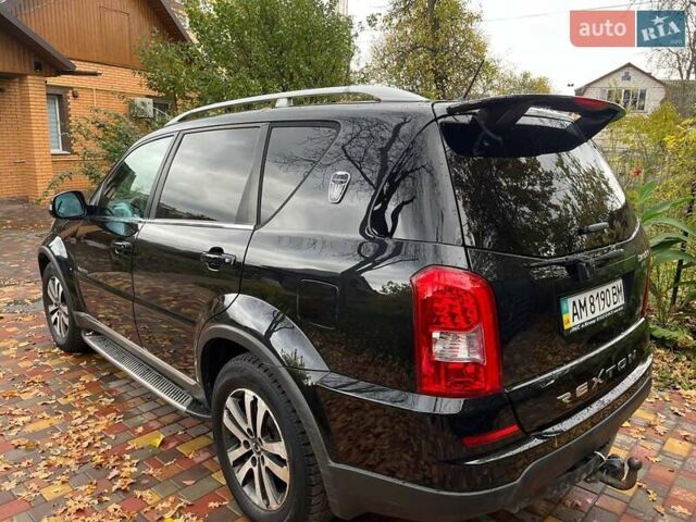 Черный Cанг Йонг Рекстон, объемом двигателя 2.7 л и пробегом 149 тыс. км за 12000 $, фото 8 на Automoto.ua