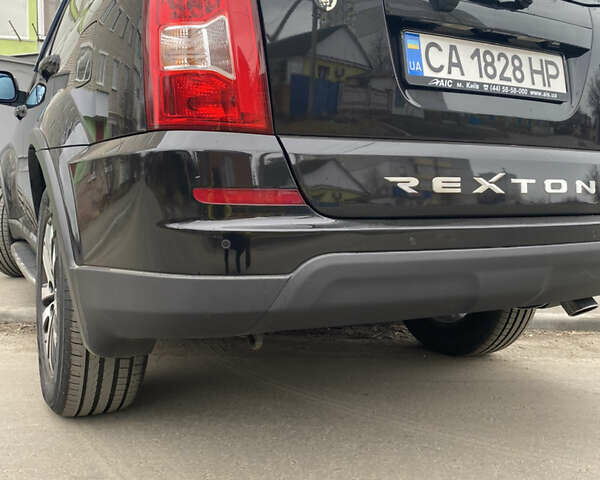 Чорний Cанг Йонг Rexton, об'ємом двигуна 2.7 л та пробігом 116 тис. км за 14000 $, фото 29 на Automoto.ua