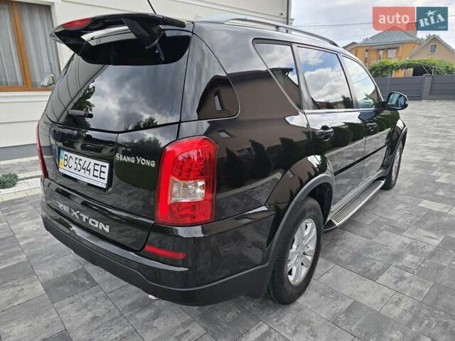Чорний Cанг Йонг Rexton, об'ємом двигуна 2.7 л та пробігом 160 тис. км за 11500 $, фото 3 на Automoto.ua