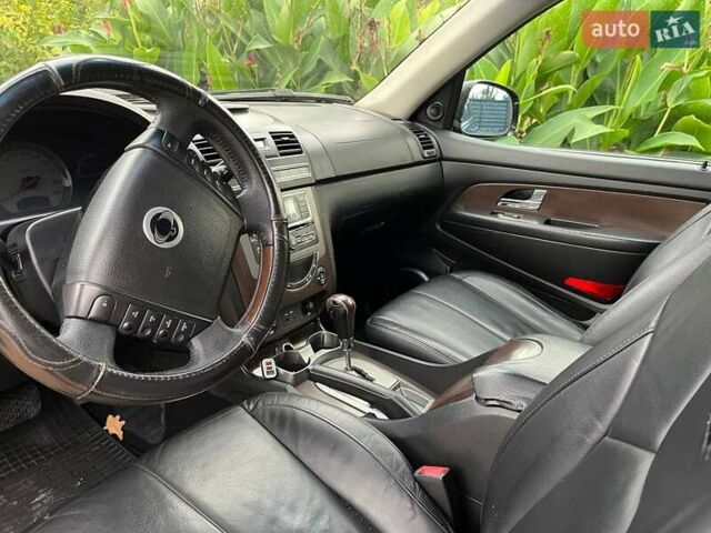 Черный Cанг Йонг Рекстон, объемом двигателя 2.7 л и пробегом 149 тыс. км за 12000 $, фото 12 на Automoto.ua