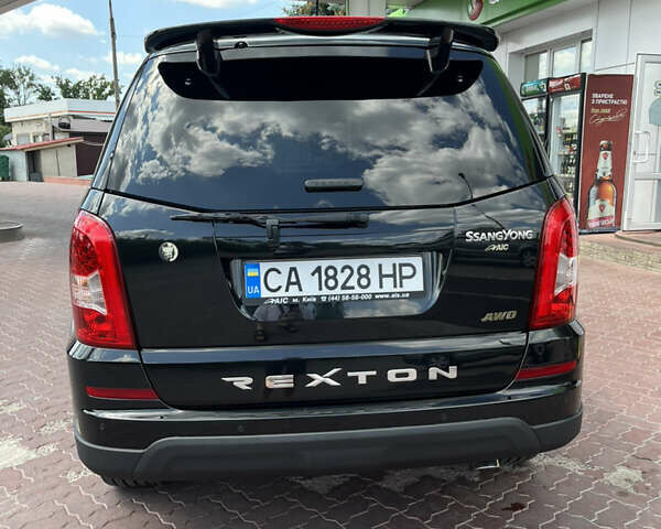 Чорний Cанг Йонг Rexton, об'ємом двигуна 2.7 л та пробігом 116 тис. км за 14000 $, фото 5 на Automoto.ua