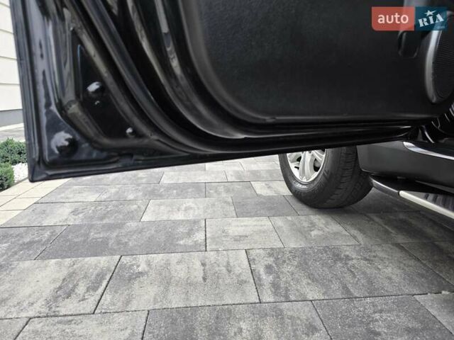 Чорний Cанг Йонг Rexton, об'ємом двигуна 2.7 л та пробігом 160 тис. км за 11500 $, фото 25 на Automoto.ua