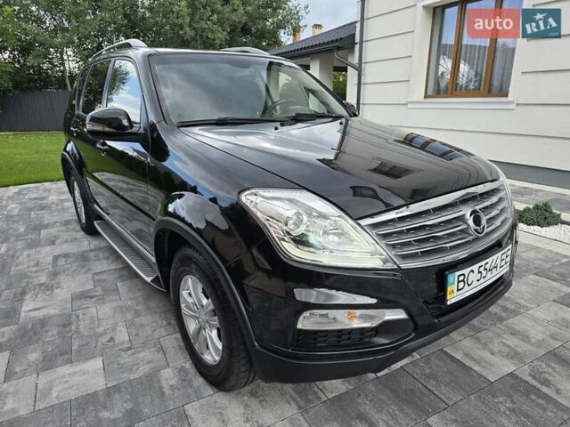 Чорний Cанг Йонг Rexton, об'ємом двигуна 2.7 л та пробігом 160 тис. км за 11500 $, фото 1 на Automoto.ua
