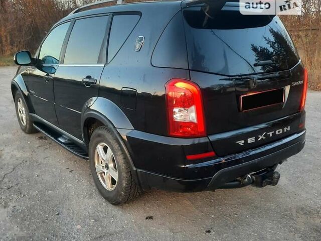 Чорний Cанг Йонг Rexton, об'ємом двигуна 2 л та пробігом 235 тис. км за 13900 $, фото 7 на Automoto.ua