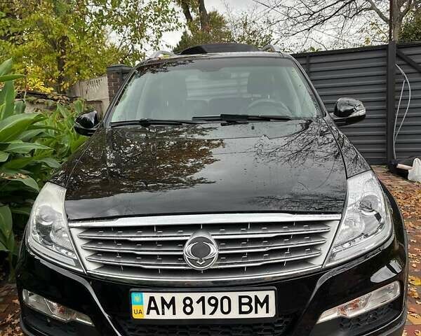 Черный Cанг Йонг Рекстон, объемом двигателя 2.7 л и пробегом 149 тыс. км за 12000 $, фото 2 на Automoto.ua