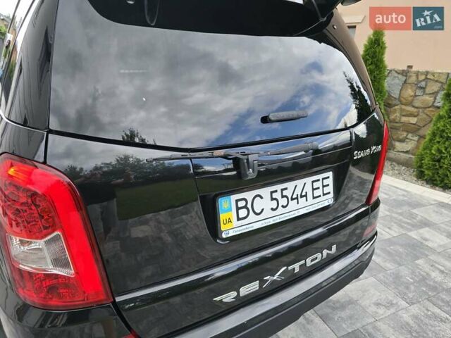 Чорний Cанг Йонг Rexton, об'ємом двигуна 2.7 л та пробігом 160 тис. км за 11500 $, фото 58 на Automoto.ua