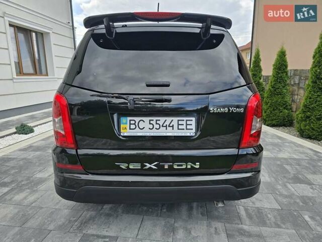 Чорний Cанг Йонг Rexton, об'ємом двигуна 2.7 л та пробігом 160 тис. км за 11500 $, фото 72 на Automoto.ua
